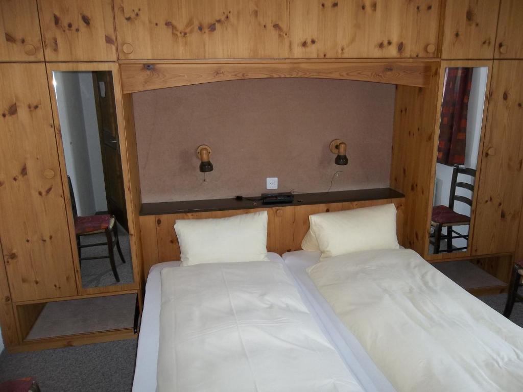 Hotel Old-Jnn Saas im Prattigau Szoba fotó