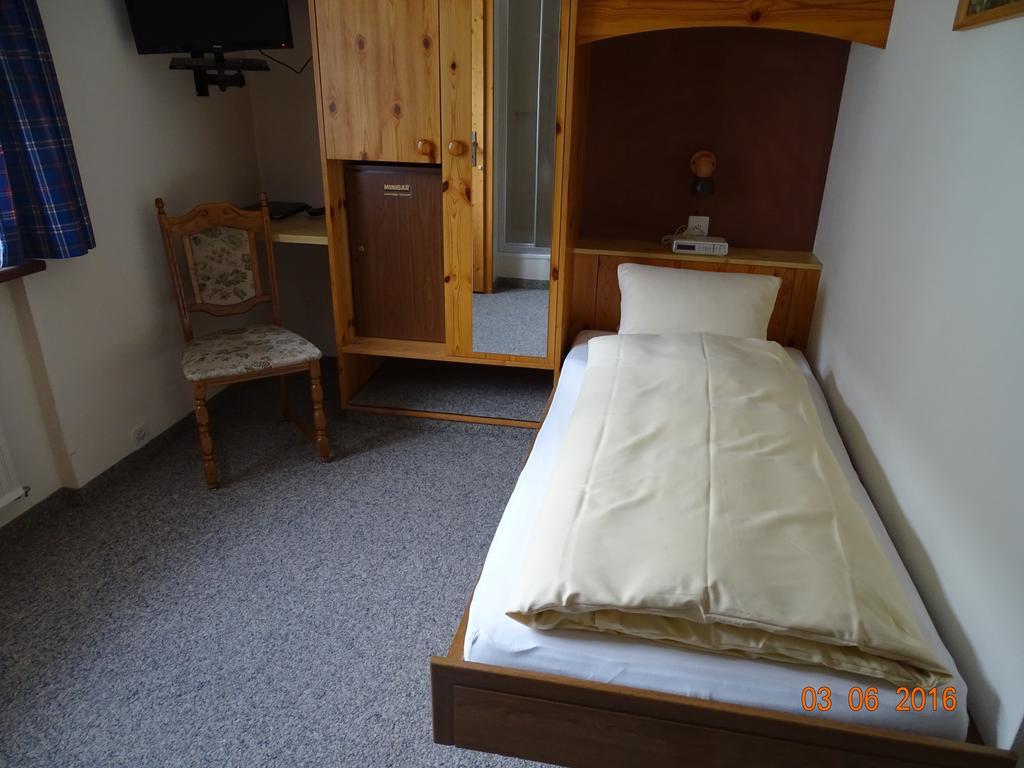 Hotel Old-Jnn Saas im Prattigau Szoba fotó