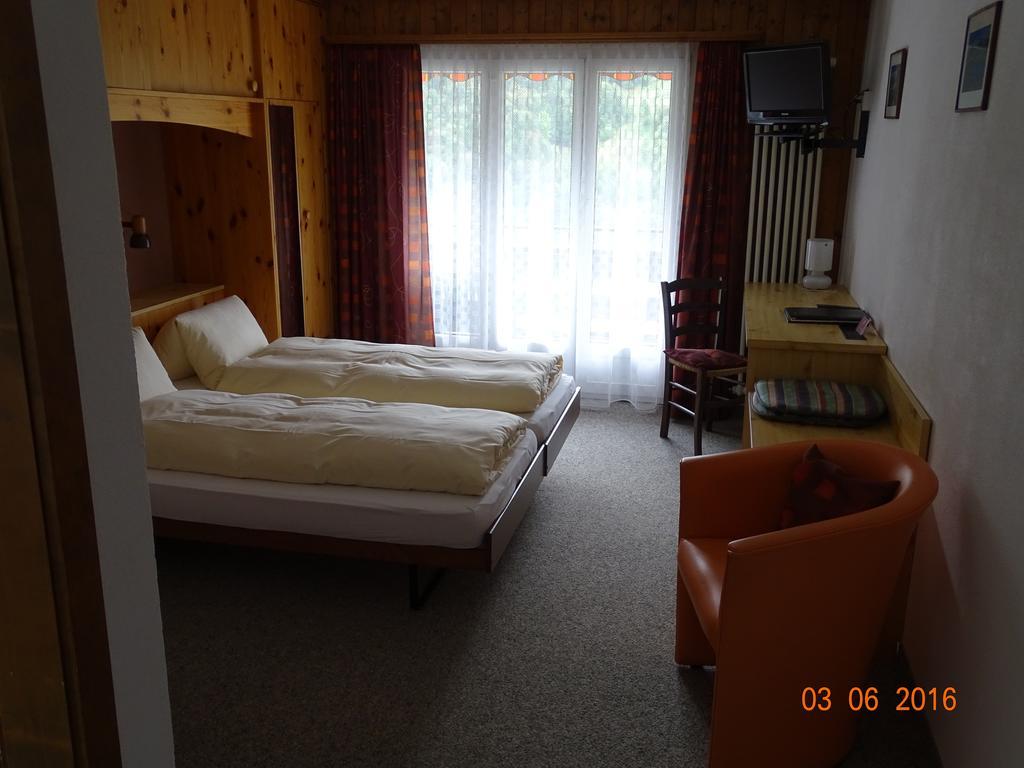 Hotel Old-Jnn Saas im Prattigau Szoba fotó