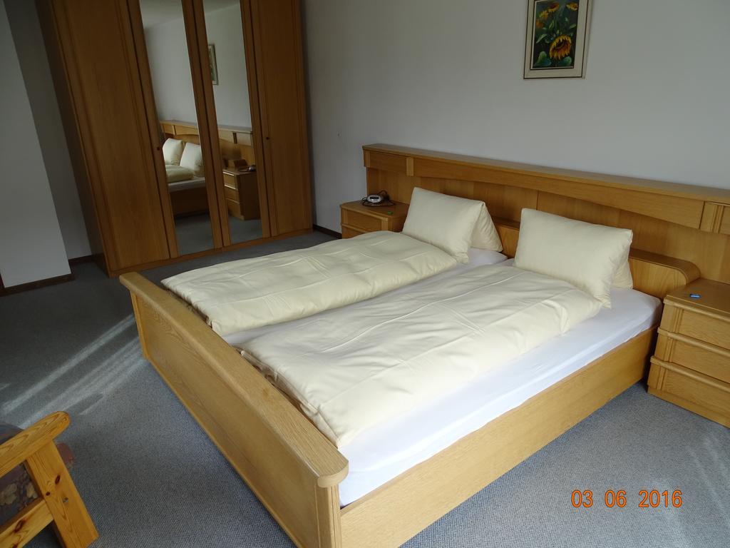 Hotel Old-Jnn Saas im Prattigau Szoba fotó