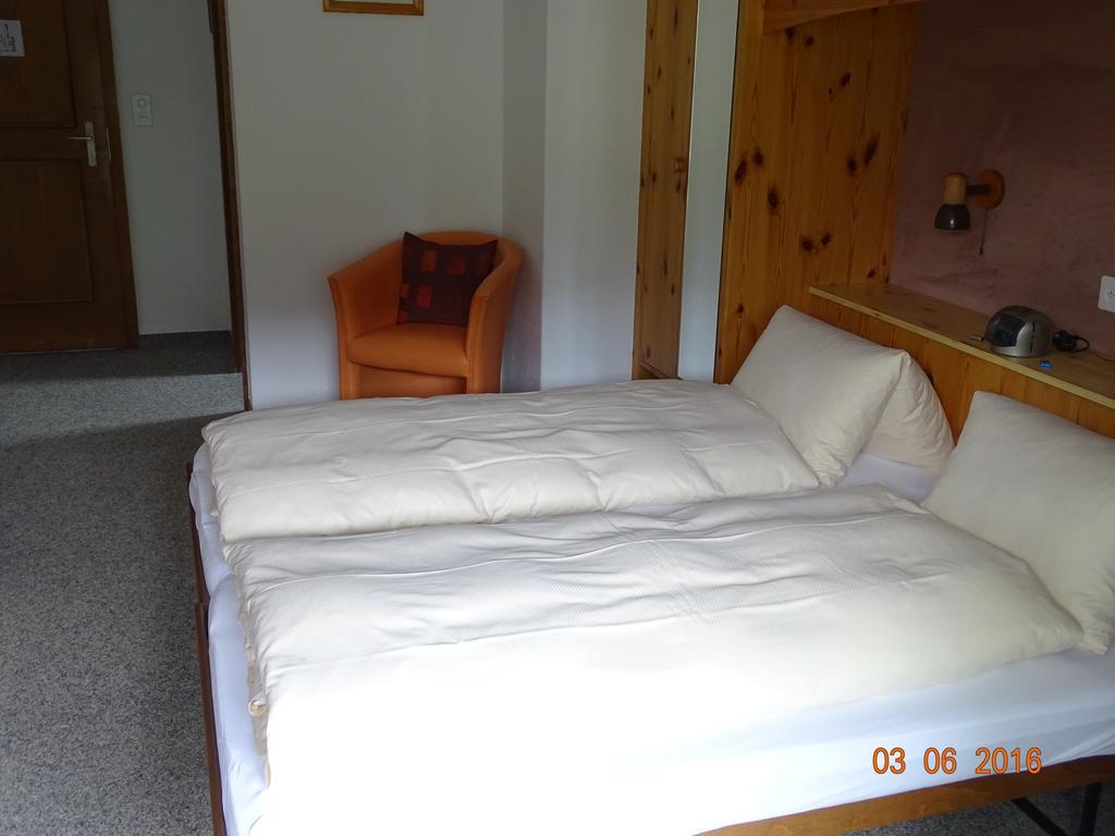 Hotel Old-Jnn Saas im Prattigau Szoba fotó