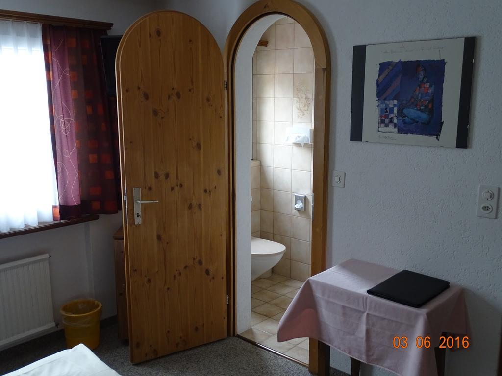 Hotel Old-Jnn Saas im Prattigau Szoba fotó